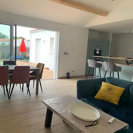 Les Sables Vigniers Villa *