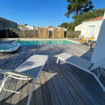 Les Sables Vigniers Villa