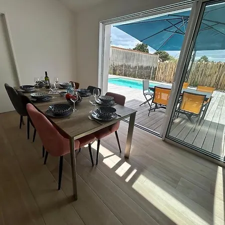 Les Sables Vigniers Villa